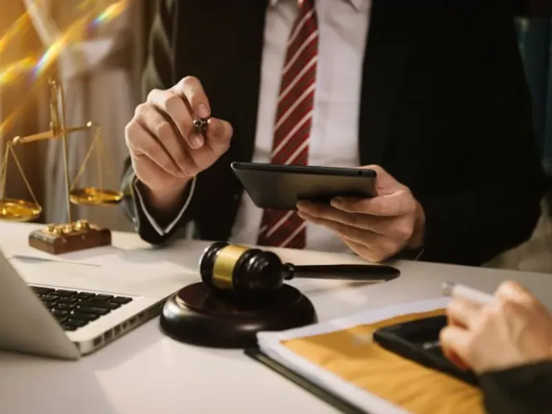 Key Differences Between Civil Contracts and Commercial Contracts