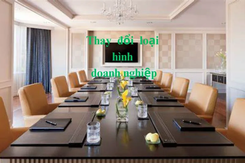 Công ty TNHH một thành viên chuyển đổi thành công ty cổ phần theo các phương thức:
Chuyển đổi thành công ty cổ phần bằng cách huy động thêm tổ chức, cá nhân khác góp vốn;
Chuyển đổi thành công ty cổ phần bằng cách bán toàn bộ hoặc một phần phần vốn góp cho một hoặc một số tổ chức, cá nhân khác;
Kết hợp phương thức quy định trên và các phương thức khác.