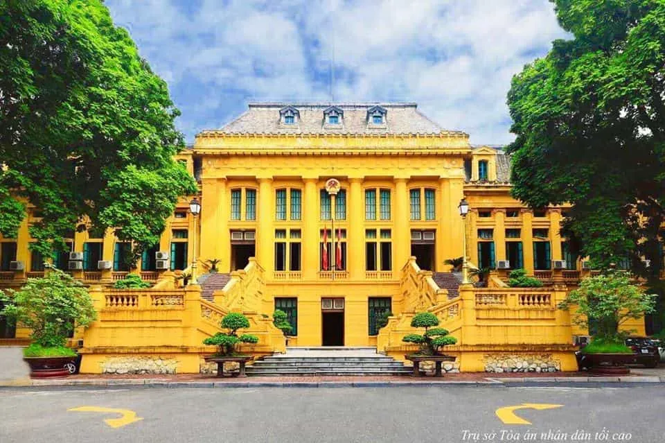 Phạm tội lừa đảo chiếm đoạt tài sản và giả mạo văn bản, con dấu