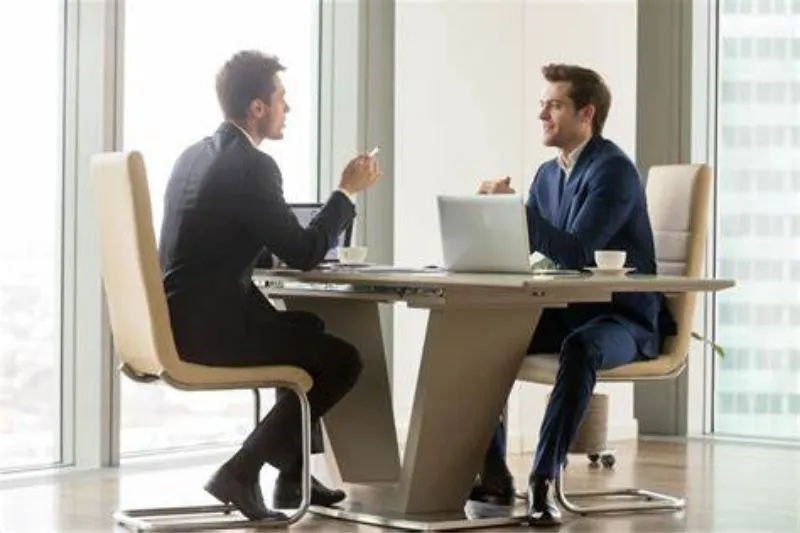 Các trường hợp thay đổi chủ sở hữu của công ty TNHH một thành viên: 
Trường hợp chủ sở hữu công ty chuyển nhượng toàn bộ vốn điều lệ cho một cá nhân hoặc một tổ chức
Trường hợp công ty TNHH thay đổi chủ sở hữu do thừa kế
Thay đổi chủ sở hữu công ty TNHH 1 thành viên do tặng cho toàn bộ phần vốn góp
Thay đổi chủ sở hữu công ty  theo quyết định chia, tách, sáp nhập, hợp nhất.
Thay đổi chủ sở hữu công ty TNHH 1 thành viên theo quyết định của cơ quan có thẩm quyền. Về sắp xếp, đổi mới doanh nghiệp nhà nước.